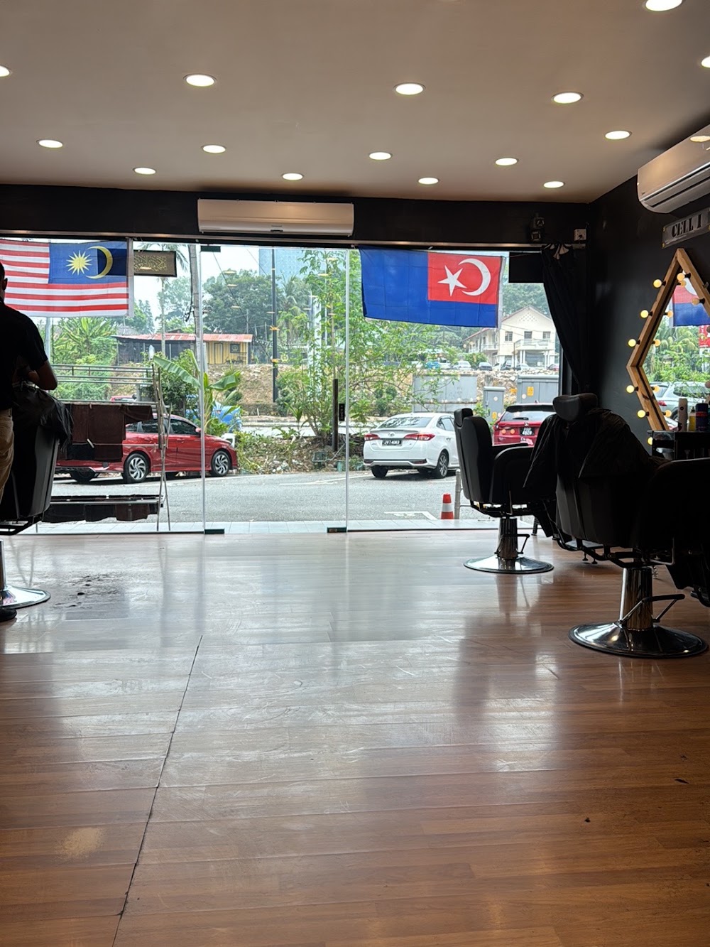 TT Barber Shop JB (Near CIQ)